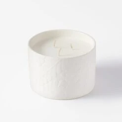 Bed And Bath 450g White Ceramic Vessel Candle - White Tea And Cardamom