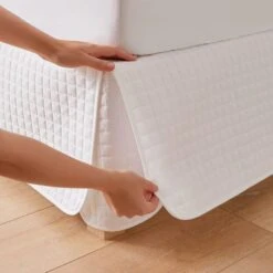 Perfects Valance -Koala Home Shop CH Essentails Padded QVL Paris White Detail 2 SI 5