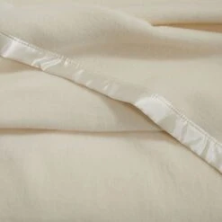 Cooper Woollen Blanket - Natural White -Koala Home Shop M F COOPER Ivory Detail 2 4
