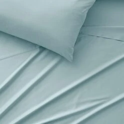 York 375 TC Cotton Sateen Sheet Set - Aquamarine 8 York 375 TC Cotton Sateen Sheet Set - Aquamarine -Koala Home Shop M F S23 York Aquamarine SS Detail Alt SI 6